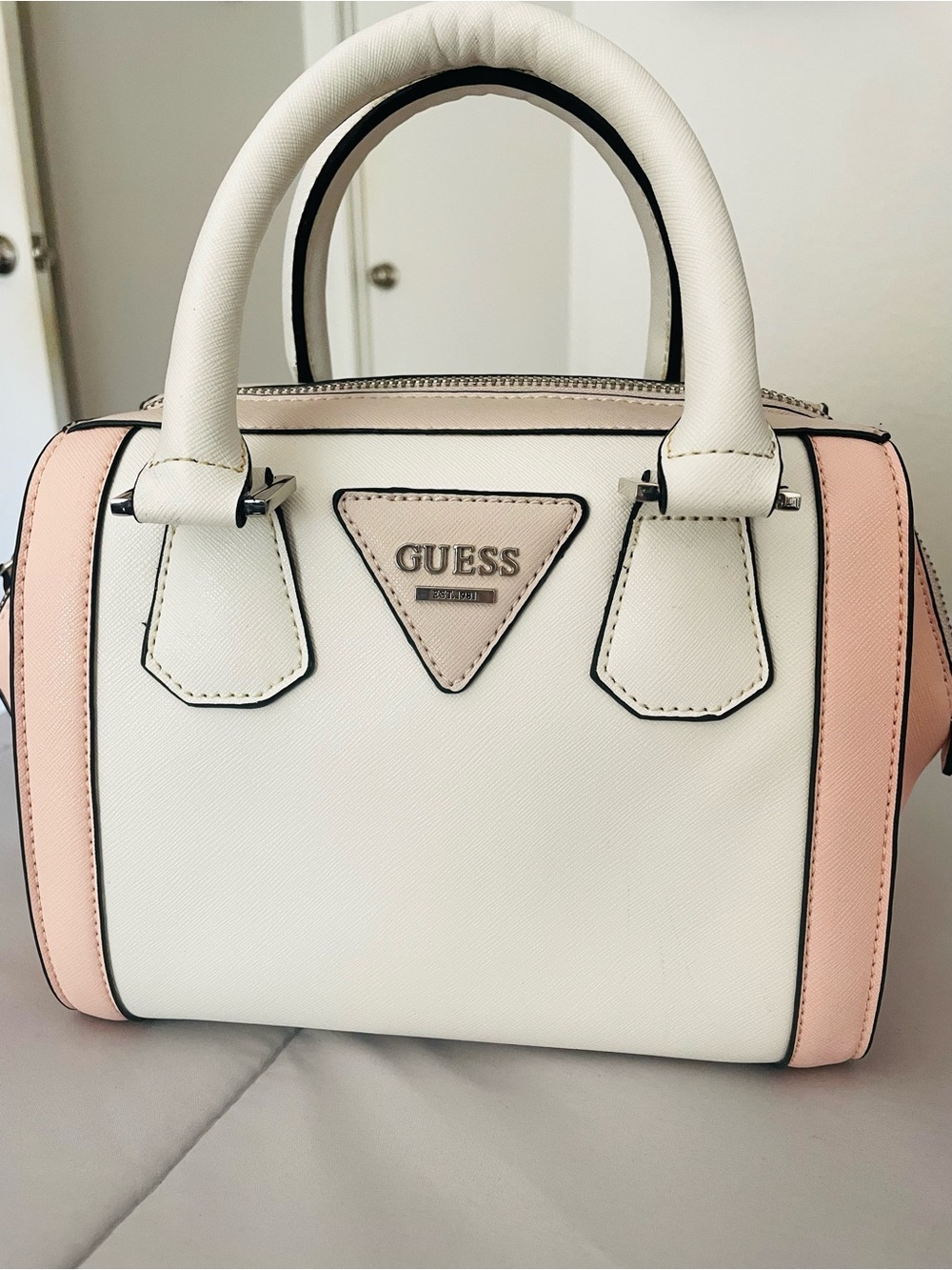 GUESS Handbag - White/Pink